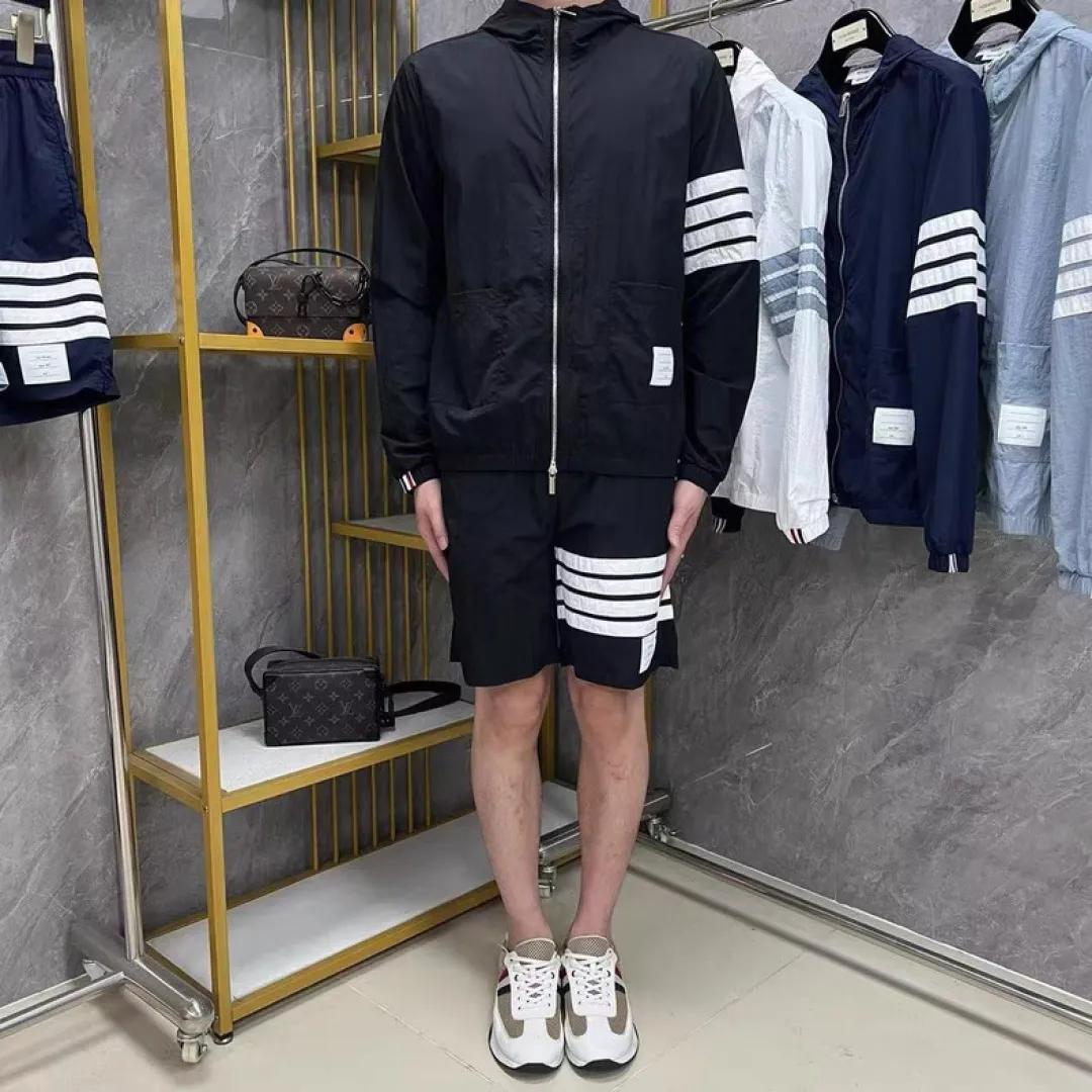 ：F 36（TB ） In Stock THOM BROWNE .TB Classic White Same Style ：White/Gray/Navy Blue/Black Size：1/2/3/4